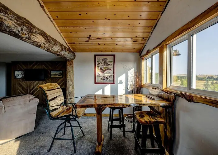 Awesome Retreat With Hot-tub With Serene Landscape Views In Wyoming