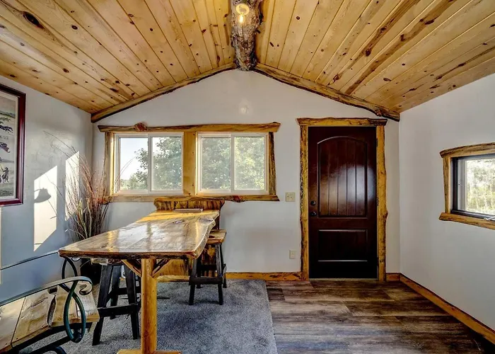 Awesome Retreat With Hot-tub With Serene Landscape Views In Wyoming * Story