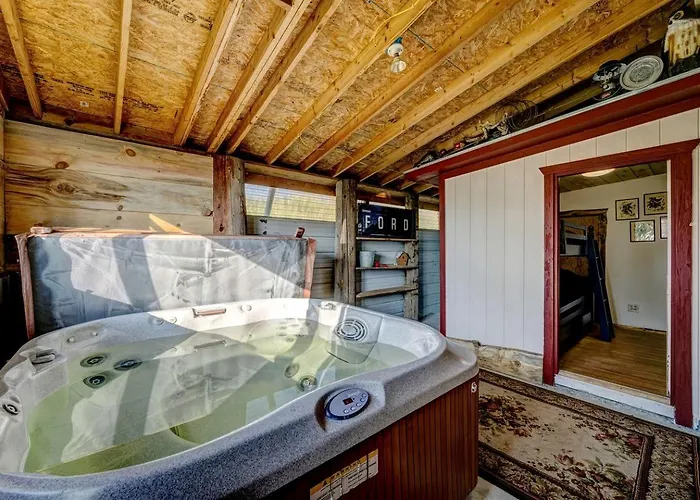 Awesome Retreat With Hot-tub With Serene Landscape Views In Wyoming Story